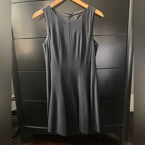 Size 2 Theory Tilifi Black Dress